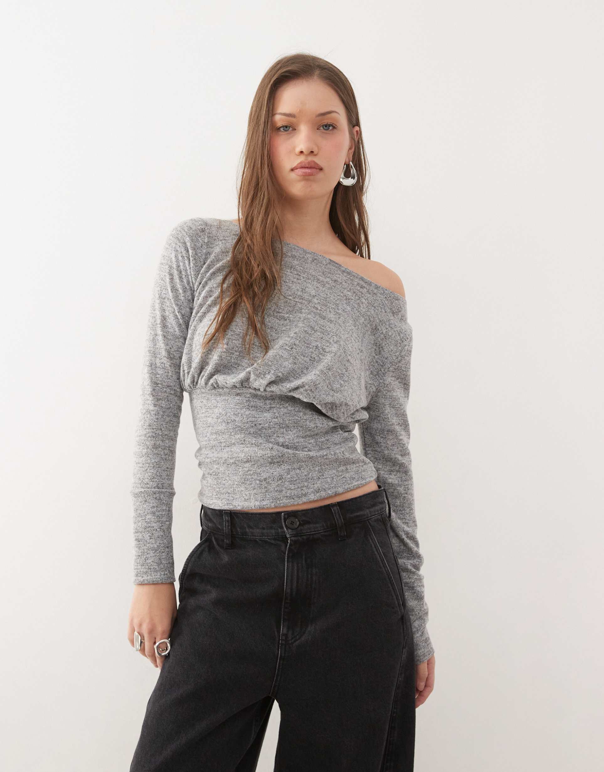 collusion deep hem top with slash neck in light gray