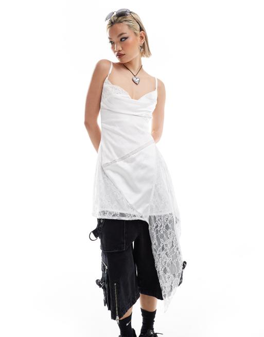 COLLUSION – Dekonstruiertes Träger-Minikleid aus Satin-Jacquard und Spitze in Elfenbein, 4 von 4