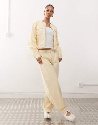 Collusion COLLUSION denim fitted jacket with cinch back buckle in buttermilk-Yellow