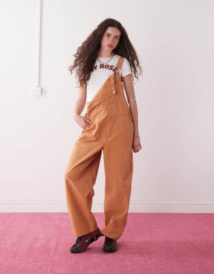 COLLUSION - Denim-Latzhose in Braun