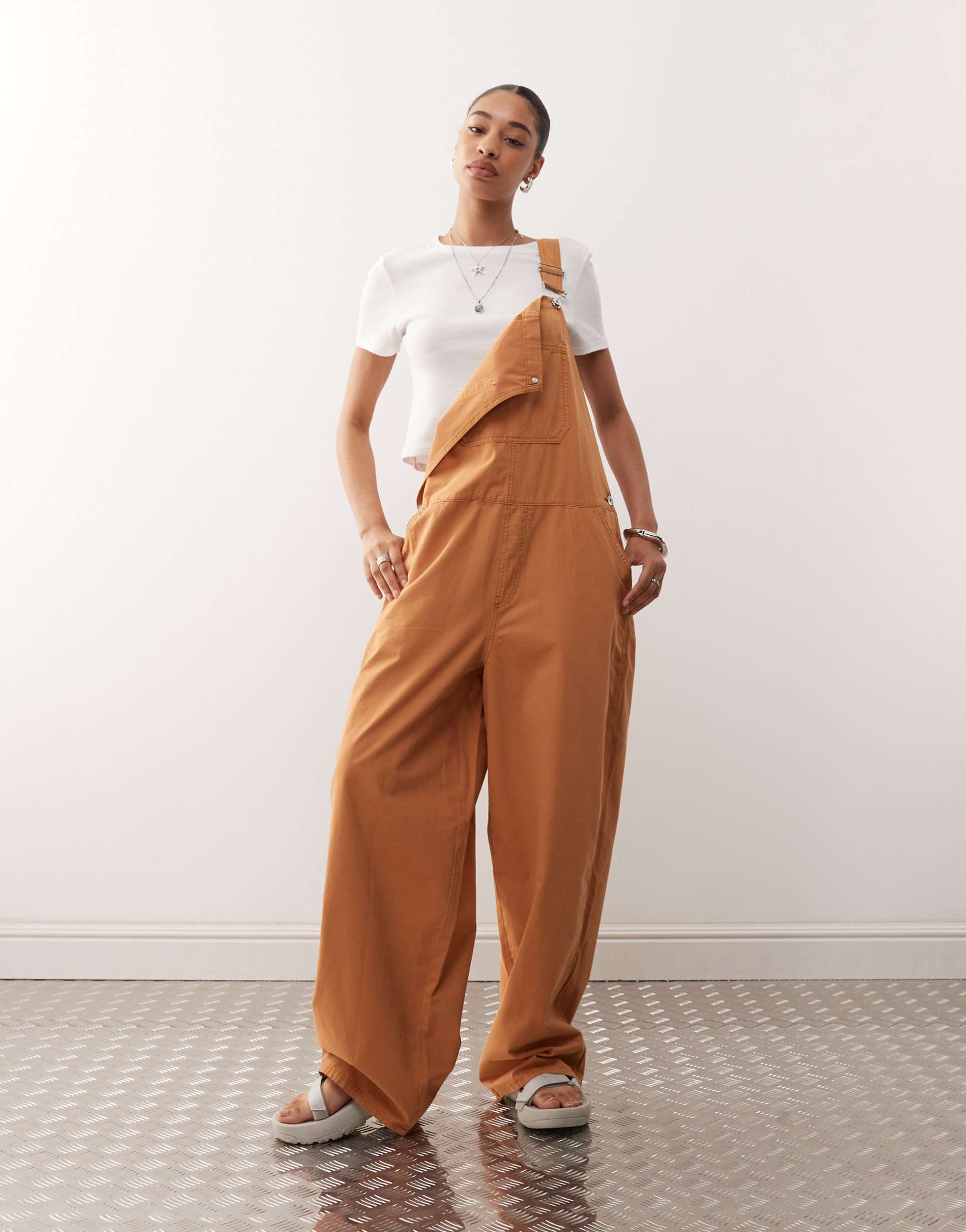 collusion denim overalls in brown