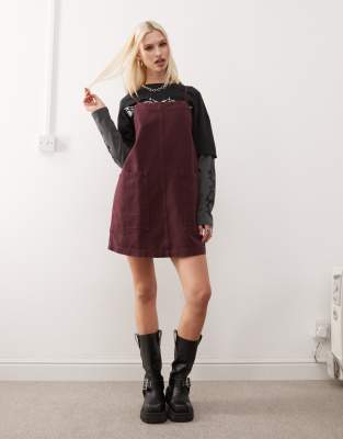 denim pinny dress in burgundy-Red