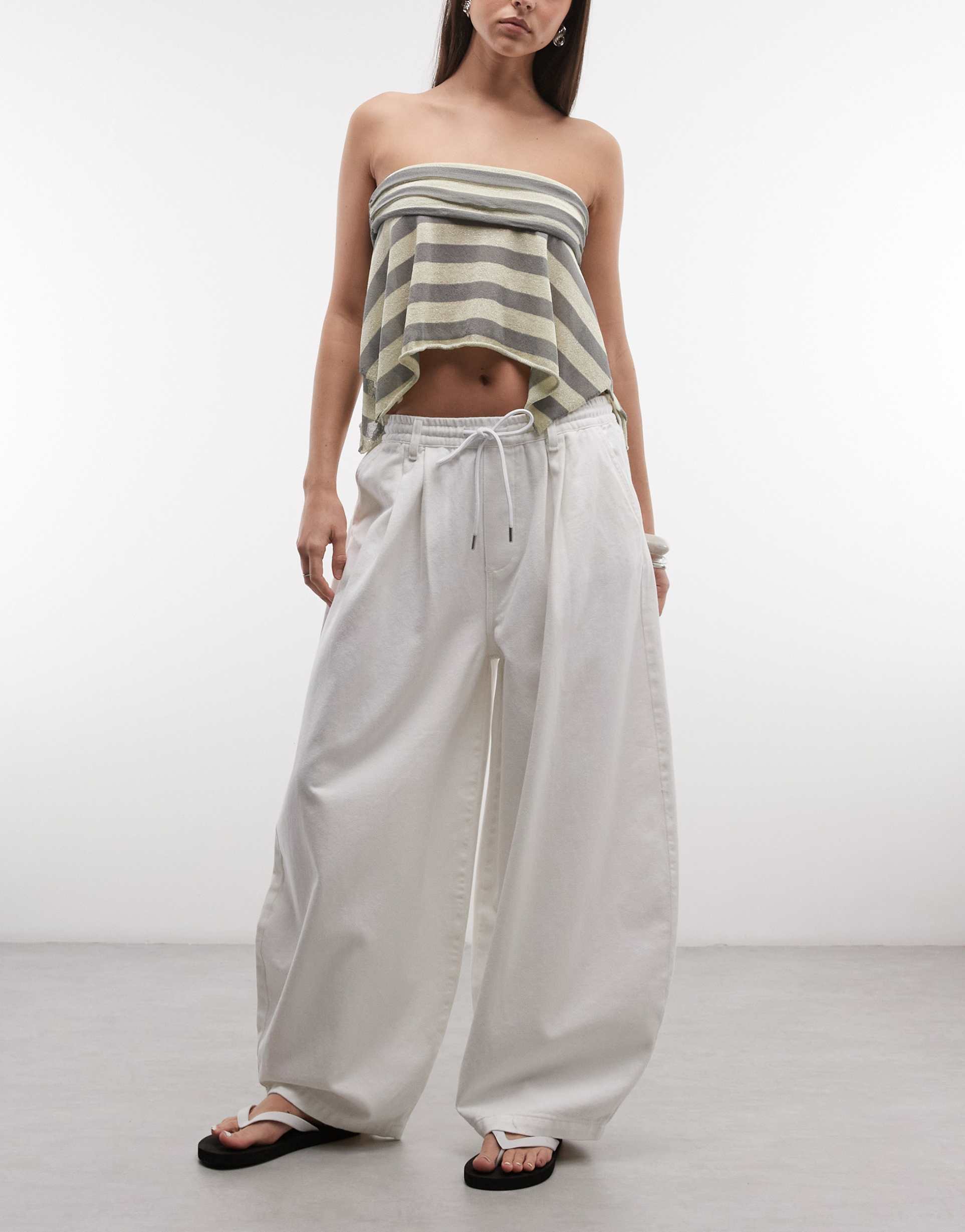 collusion denim pull on balloon jeans in white