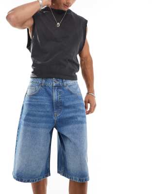 denim skater jorts in midwash-Blue