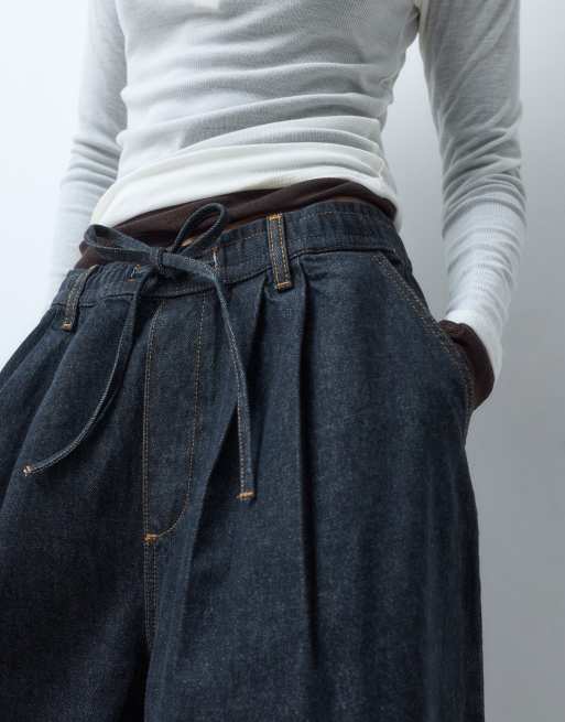 COLLUSION dra-på-jeansshorts i lång modell med grunge mörkblå tvätt, 2 av 5