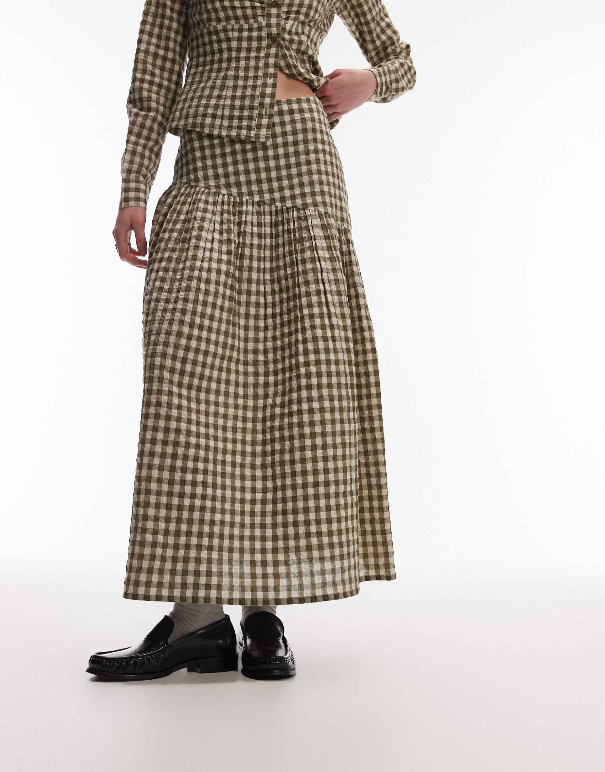 collusion dropped waist maxi skirt in green gingham