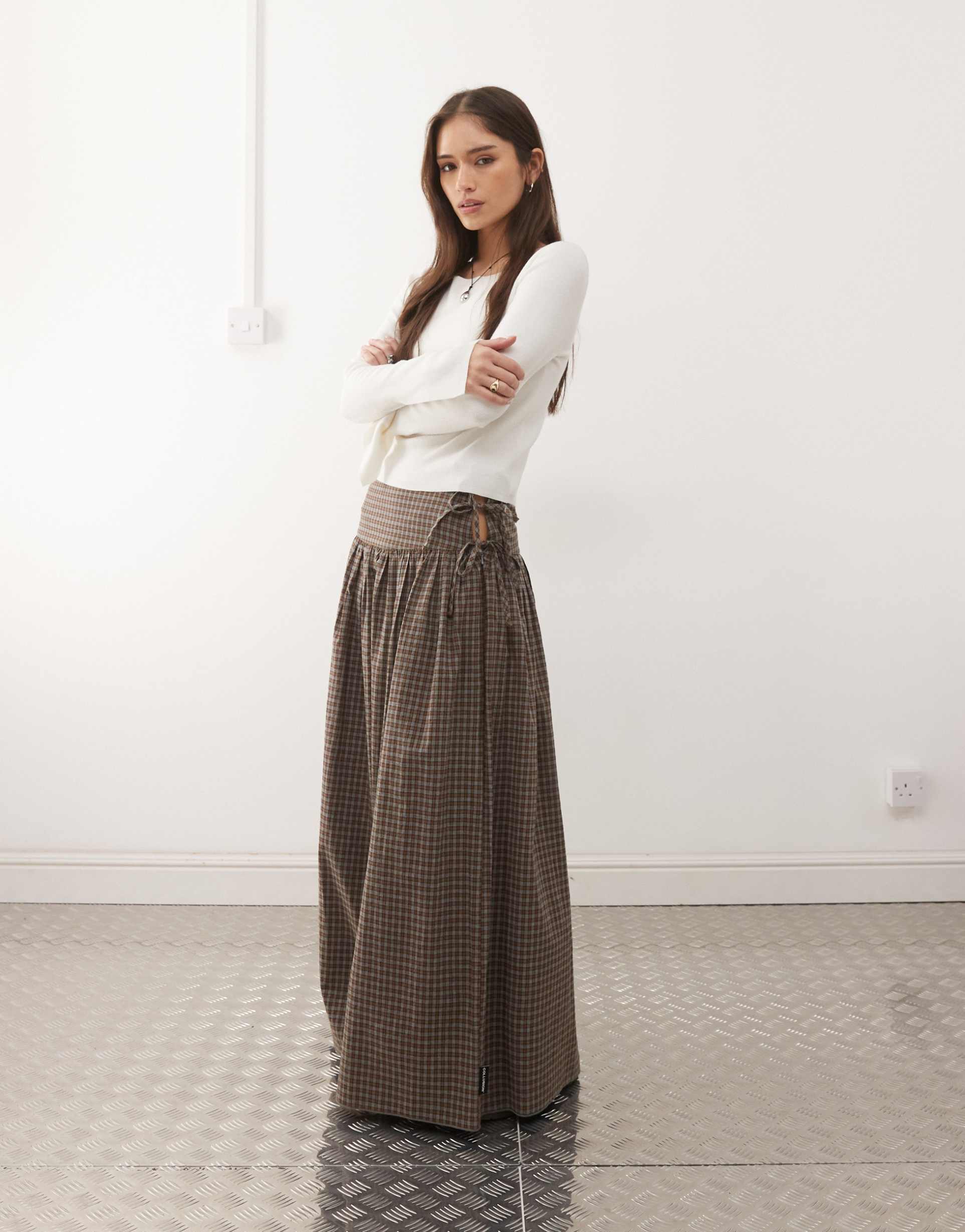 collusion dropped waist printed maxi skirt in gray plaid
