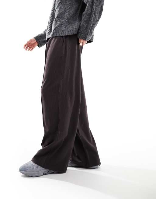 COLLUSION – Elegante Schlupfhose in Braun mit Nadelstreifen