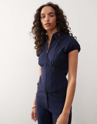 COLLUSION - Elegantes Shirt in Marineblau mit Nadelstreifen und Reißverschluss vorn