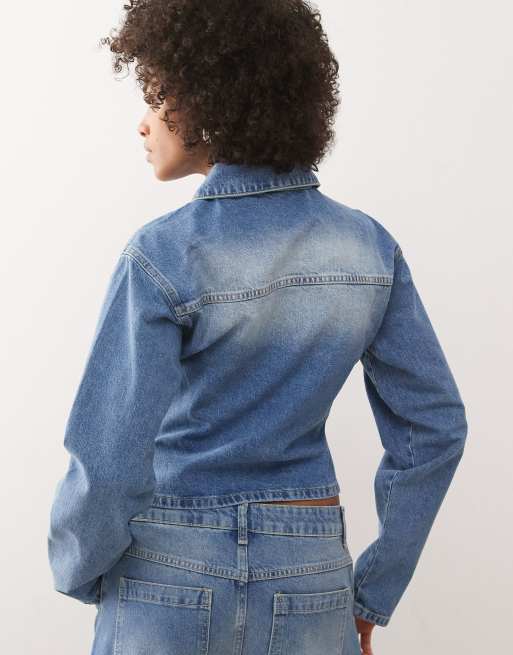 COLLUSION – Eng anliegende Jeansjacke in verwaschenem Blau, 2 von 4