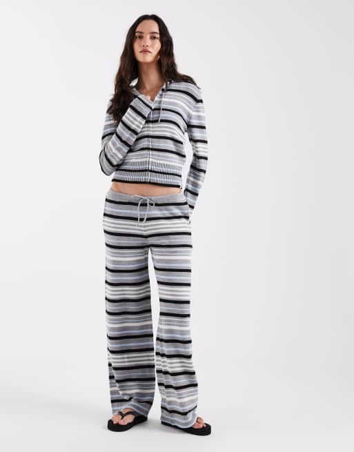 COLLUSION - Felpa con cappuccio in maglia blu e grigia a righe con zip, 2 di 4