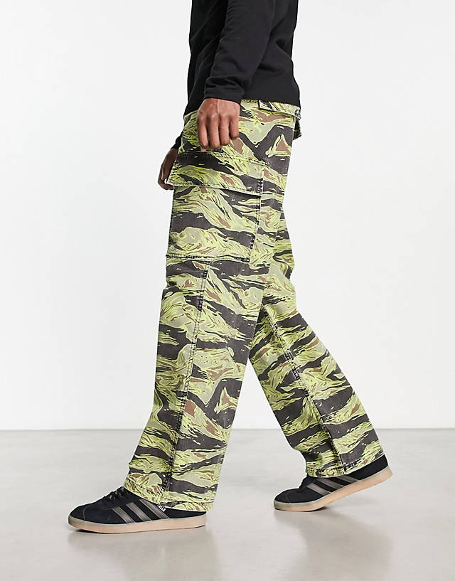 Collusion - festival washed camo printed cargo trousers in black and green