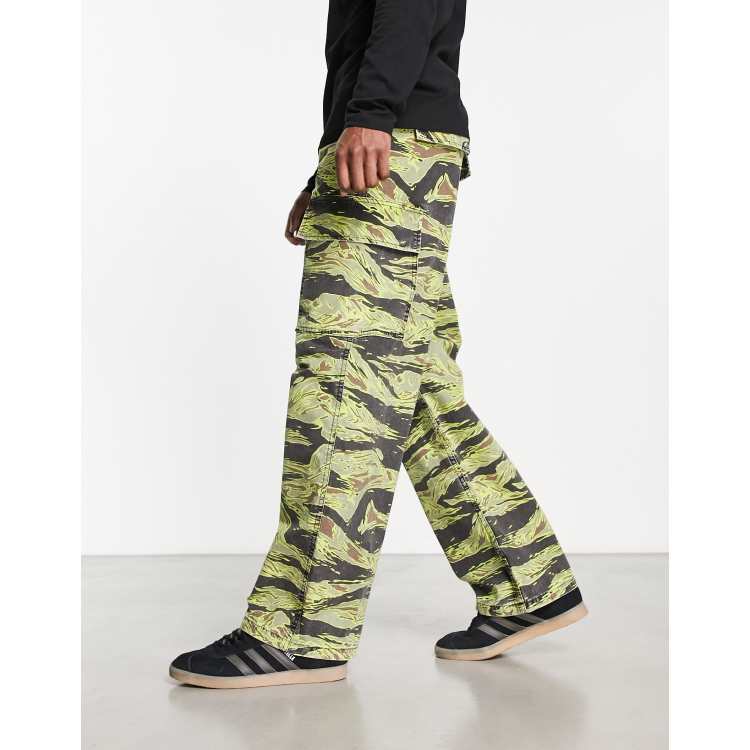 Nike sb hot sale camo joggers