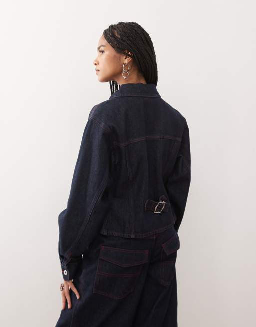 COLLUSION – Figurbetonte Jeansjacke im Stil der 90er in Rinse-Waschung mit Schnallenriemen, 4 von 4