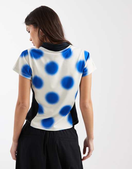 COLLUSION – Figurbetontes Fußball-T-Shirt mit verschwommenen Polka-Dots, 4 von 4