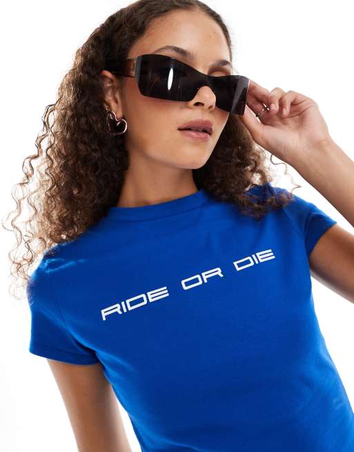 COLLUSION – Figurbetontes, knapp geschnittenes T-Shirt mit „Ride or Die“-Grafik