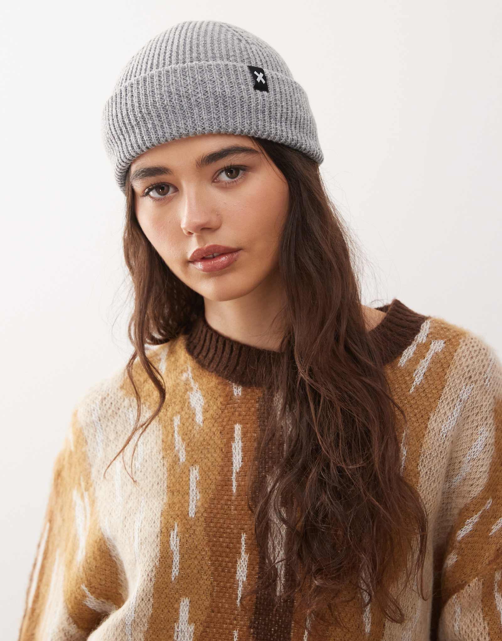 Вязаная рыбацкая шапочка из вереска серого цвета