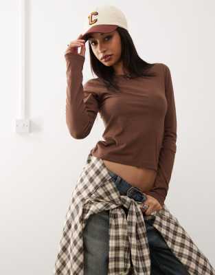 fitted long sleeve top in dark brown