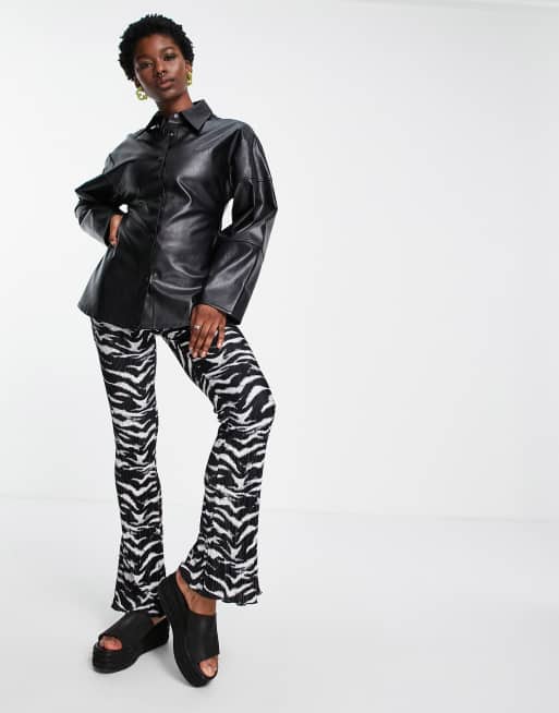 COLLUSION fitted PU shirt in black, 2 of 4