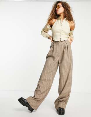 exposed shoulder shirt