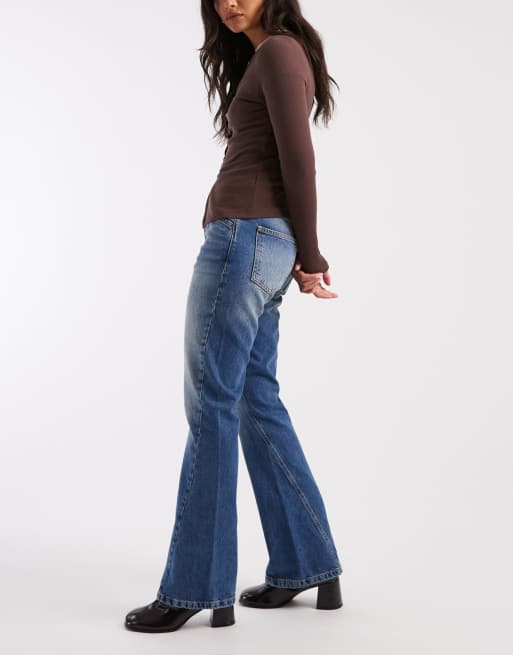 COLLUSION - Flare jeans met lage taille en gedraaide naden in blauw met wassing, 3 van 5