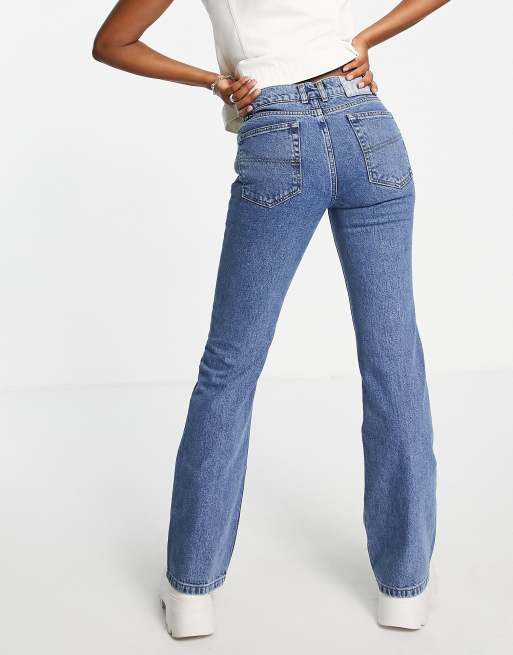 COLLUSION - Flared jeans met halfhoge taille in jaren-00s stijl in bruine dirty wash, 2 van 4