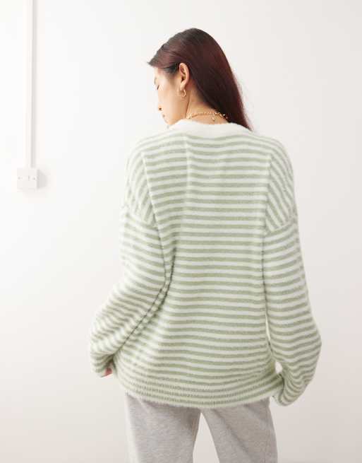 COLLUSION – Flauschiger Oversize-Pullover in Grün mit Streifen, 4 von 4