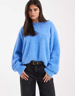 COLLUSION - Flauschiger Strickpullover in Blau