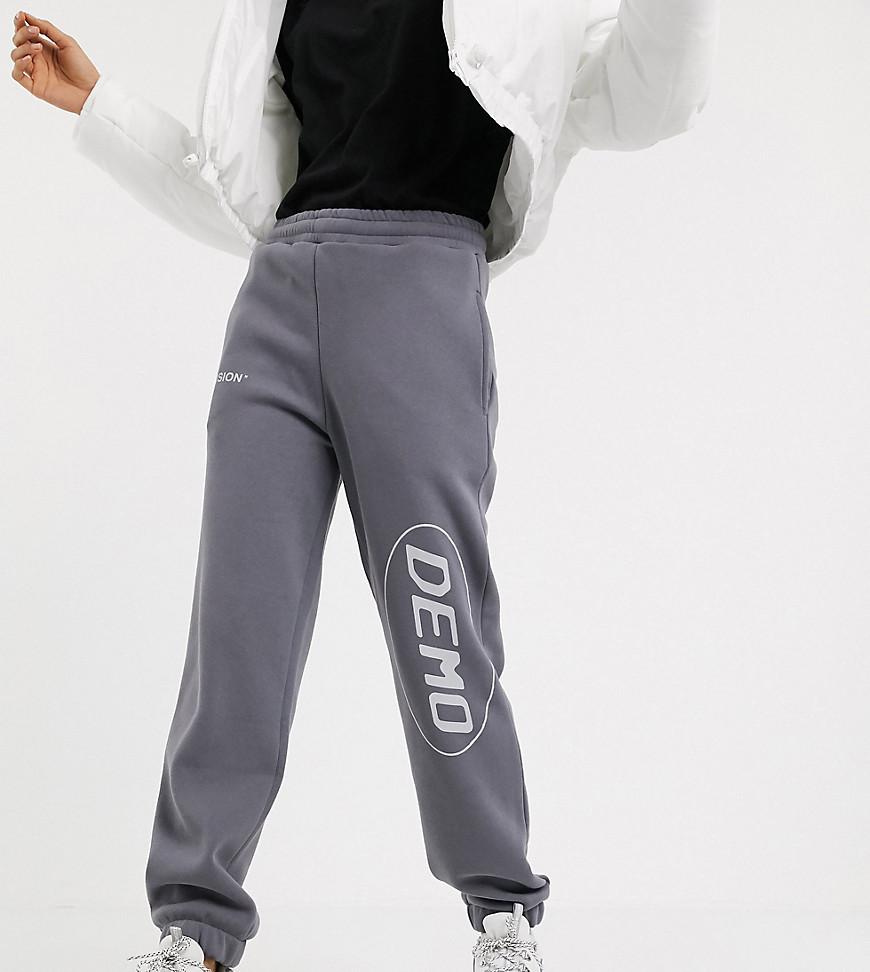 COLLUSION - Fleece joggingbroek met placement-print in grijs