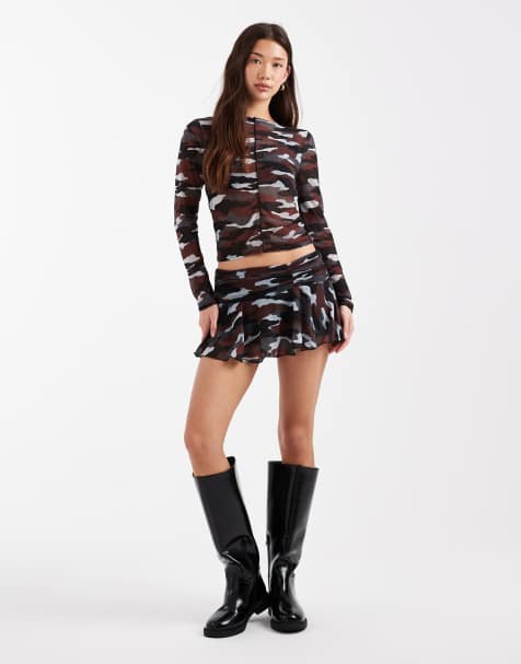 COLLUSION flippy micro mini skirt in red camo - view 1