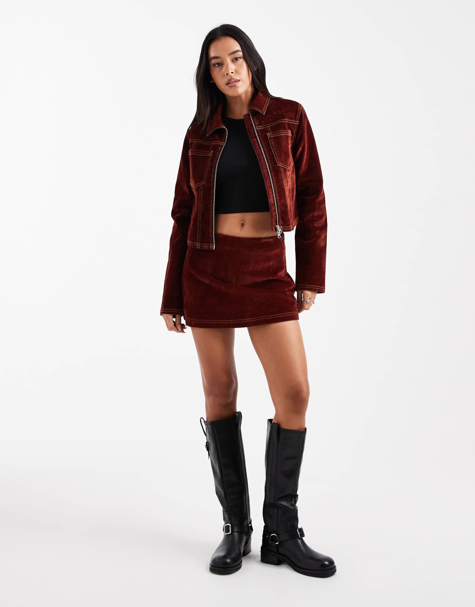 Джинсовая мини-юбка COLLUSION из флока с контрастной строчкой ярко-оранжевого цвета - часть комплекта