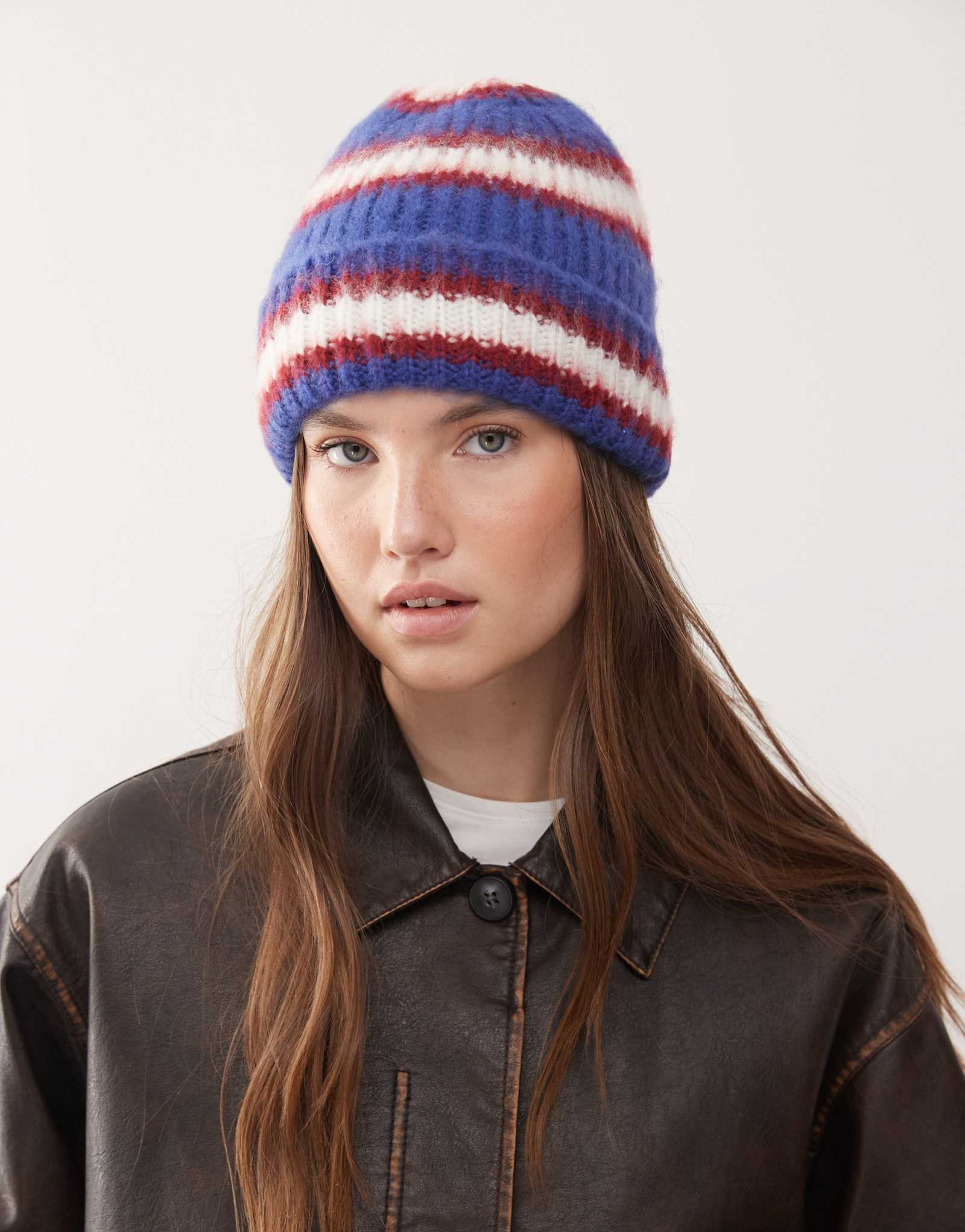 Пушистая шапочка COLLUSION в синем цвете multi