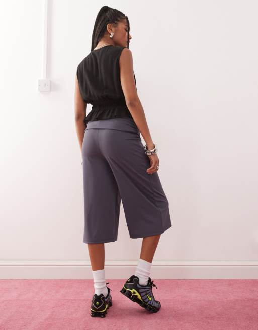 COLLUSION fold over relaxed capri pant in charcoal, 3 of 5