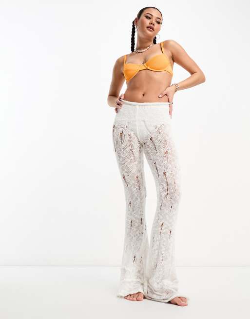 COLLUSION - Gehaakte flare-strandbroek met halfhoge taille in wit 