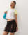 Thumbnail 1 van 5