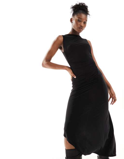 COLLUSION – Gerafftes, asymmetrisches Kleid in Schwarz mit U-Boot-Ausschnitt