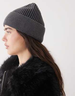 COLLUSION - Gerippte Strickmütze in verwaschenem Anthrazit-Schwarz