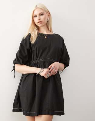 COLLUSION - Gesmoktes Sommerkleid in Minilänge in Schwarz