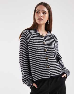 COLLUSION - Gestreifte Strickjacke in Blau mit Raglanärmeln