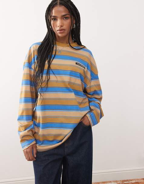 COLLUSION – Gestreiftes Anti-Fit-T-Shirt in Braun und Blau mit Logo-Aufnäher - view 1