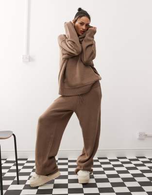 Thumbnail - COLLUSION - Gestrickte Oversize-Jogginghose in Braun, Kombiteil-Grau