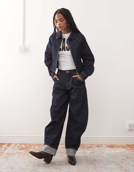 COLLUSION - Giacca aderente in denim con retro raccolto lavaggio risciacquato con cuciture rosa e arancioni, 3 di 4