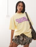 [Collusion] COLLUSION graphic t-shirt in buttermilk yellow L Buttermilk yellow