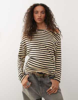 COLLUSION - Gul langærmet offshoulder-T-shirt med striber - view 1