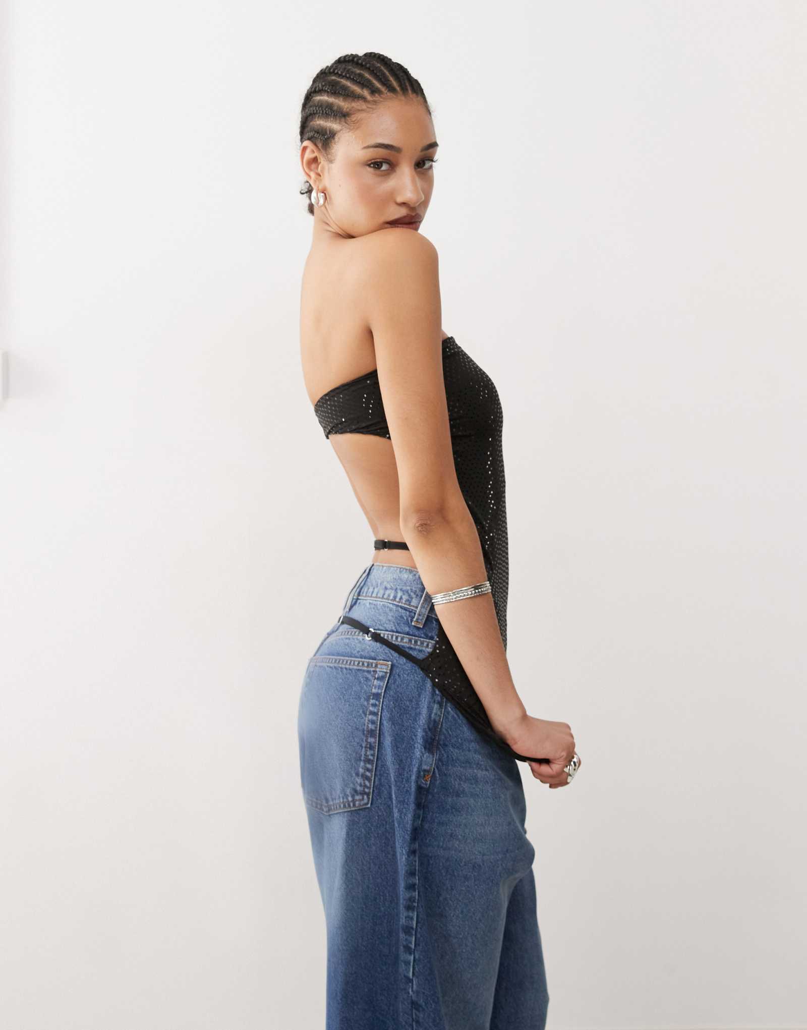 Облегающий топ на бретелях с открытой спиной и вырезом лодочкой с блестками черного цвета COLLUSION