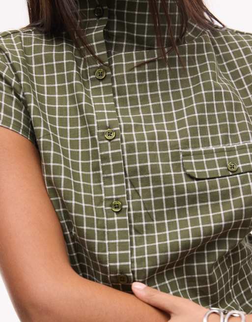 COLLUSION Hemd mit Knopfdetail, hohem Kragen und Karomuster in Khaki, 2 von 4