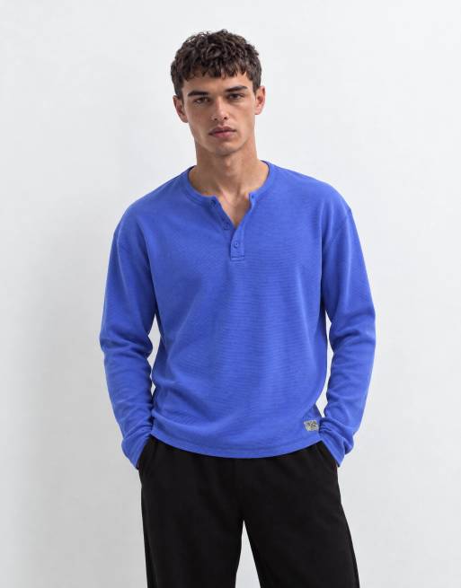 COLLUSION henley de manga larga abotonada en azul, 10 de 10