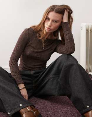 [Collusion] COLLUSION high neck long sleeve top in mocha texture-Brown XS Mocha