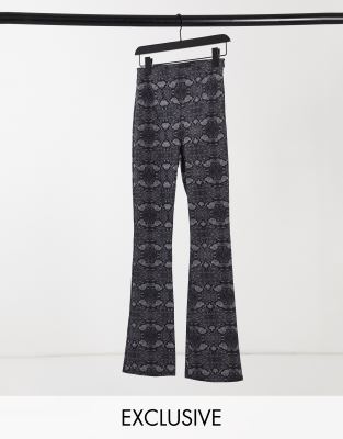 COLLUSION high waist flare in grey snake print