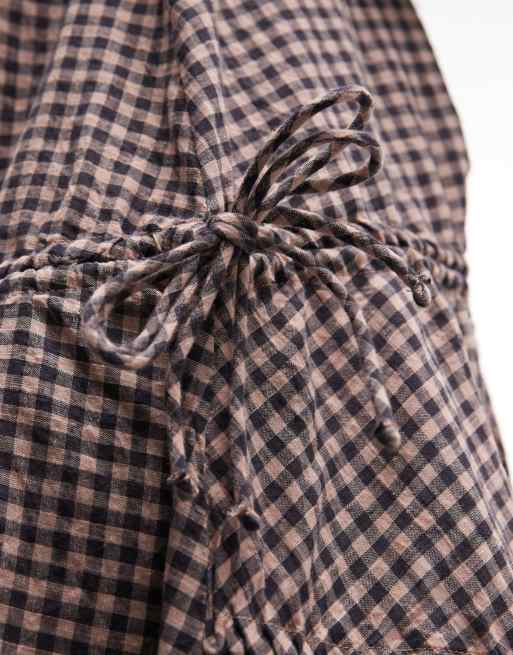 COLLUSION - Hoogsluitende geruite midi jurk met strikdetails in roze, 4 van 4